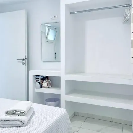 Hh Bay Apartment Logaras